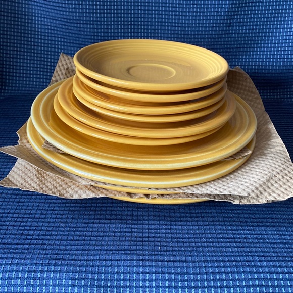 Fiestaware Dining Fiesta Vintage Yellow Piece Dishware Plate Set